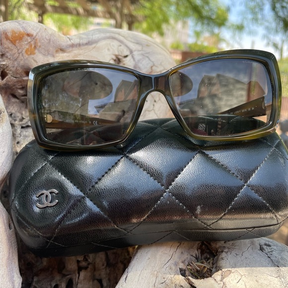 Chanel butterfly sunglasses - Picture 4 of 13